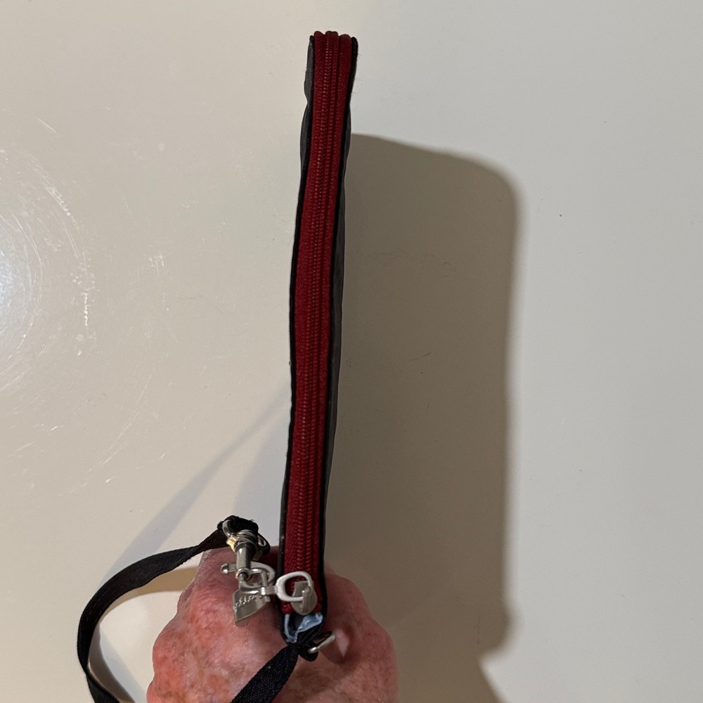 Baggallini Black and Red RFID Wristlet - Picture 5 of 6